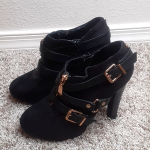 Guess Black Ankle Booties Size 7 1/2